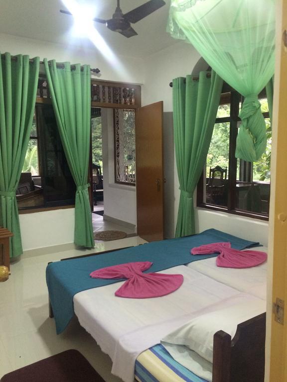 Green Woods Guest Kandy Exterior foto