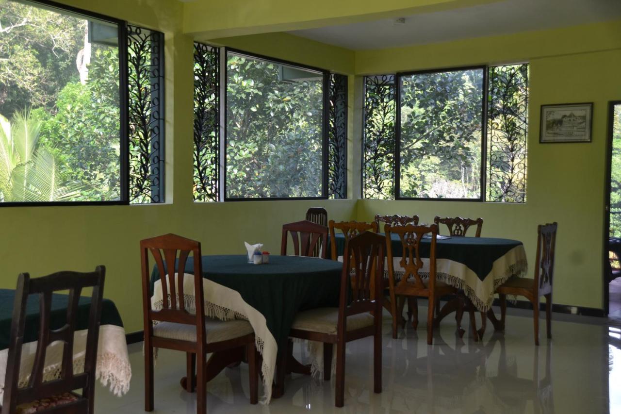 Green Woods Guest Kandy Exterior foto